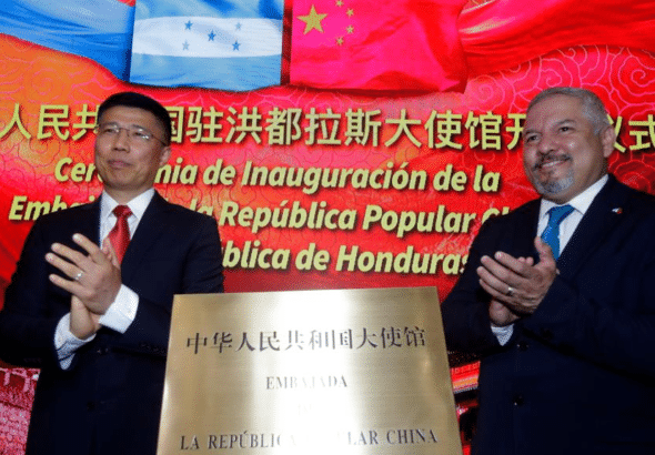 Yu Bo (L), charge d'affaires of the Chinese embassy in Honduras, and Honduran Foreign Minister Eduardo Reina inaugurate the opening of the Chinese embassy in Tegucigalpa, Honduras, June 5, 2023. Photo: Xinhua.
