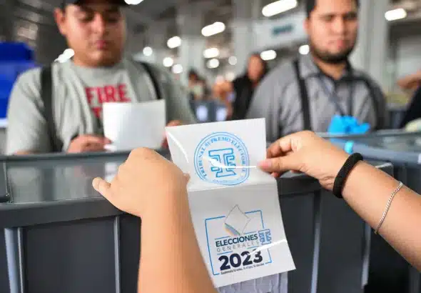 A polling box being sealed with a sticker from the Guatemalan Supreme Electoral Tribunal sticker that reads "General Elections 2023." Photo: CNN.