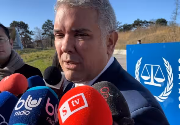 Former Colombian ruler Ivan Duque providing statements to the press at the entrance of the International Criminal Court in The Hague, Netherlands. Photo: Semana/File photo.