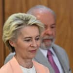 Brazilian President  Luiz Inácio Lula da Silva (right background) and Ursula Von der Leyen (left) during an official ceremony at Planalto Palace, Brasília, on Monday, June 12, 2023. Photo: EFE.