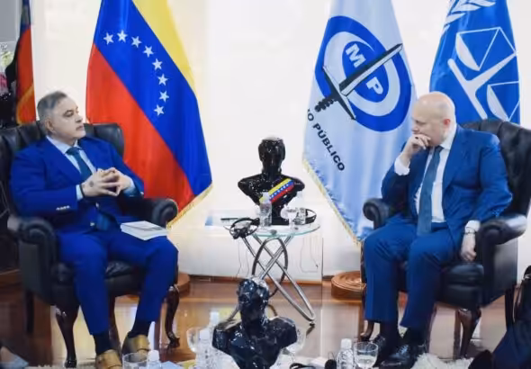 Venezuelan Attorney General Tarek William Saab (left) and International Criminal Court Prosecutor Karim Khan (right) hold a meeting in Caracas, Venezuela. Photo: Twitter/@TarekWilliamSaab.