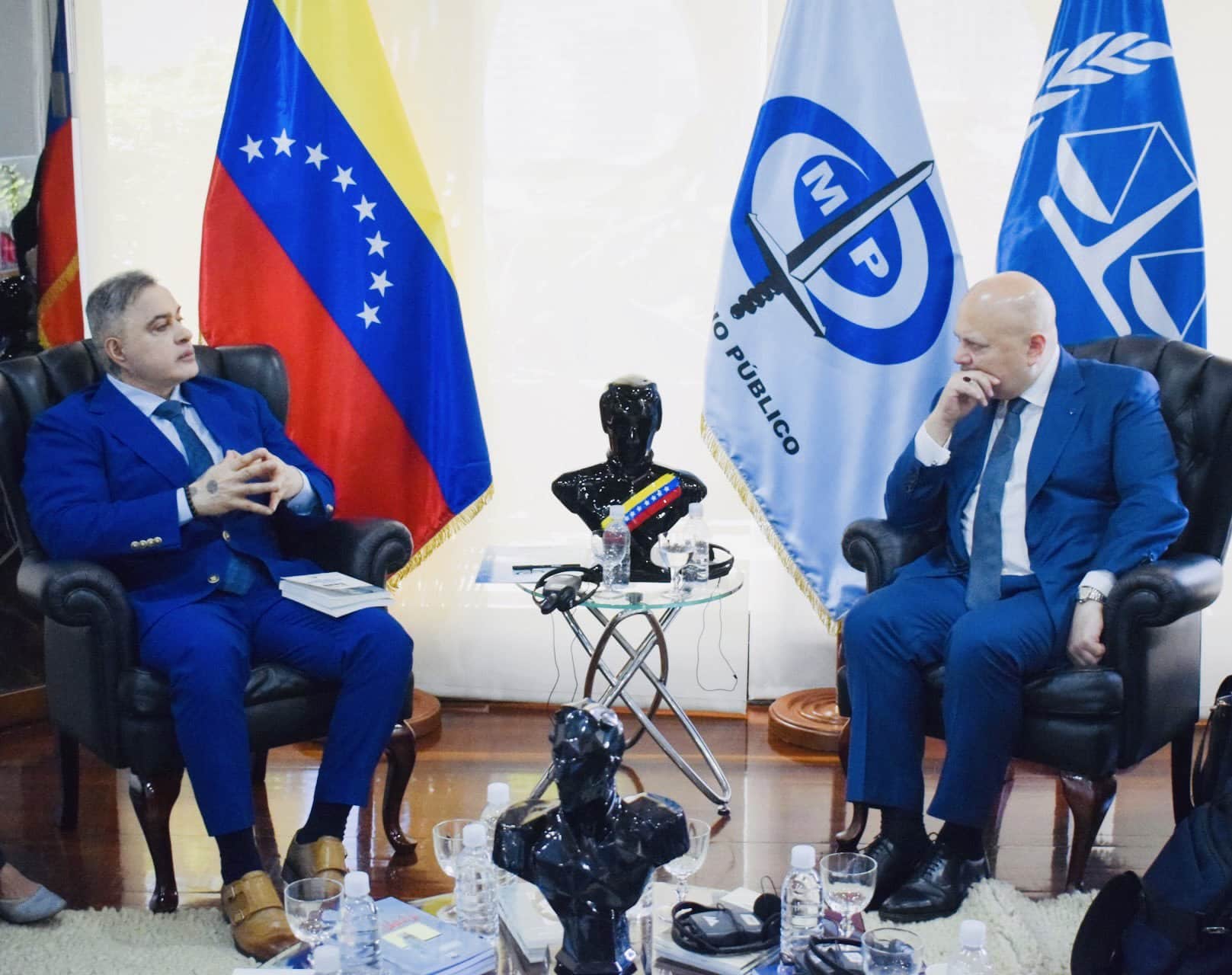 Venezuelan Attorney General Tarek William Saab (left) and International Criminal Court Prosecutor Karim Khan (right) hold a meeting in Caracas, Venezuela. Photo: Twitter/@TarekWilliamSaab.