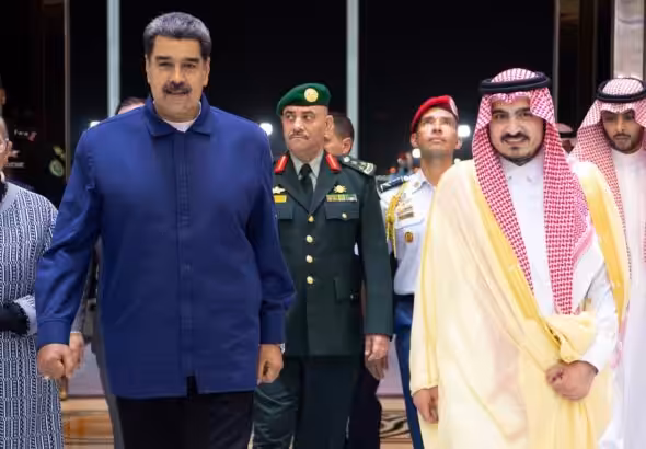 Venezuelan President Nicolas Maduro and his wife Cilia Flores being greeted by Saudi authorities upon their arrival at the King Abdulaziz International Airport in Saudi Arabia on Monday, June 5, 2023. Photo: Twitter/@TalebSahara.