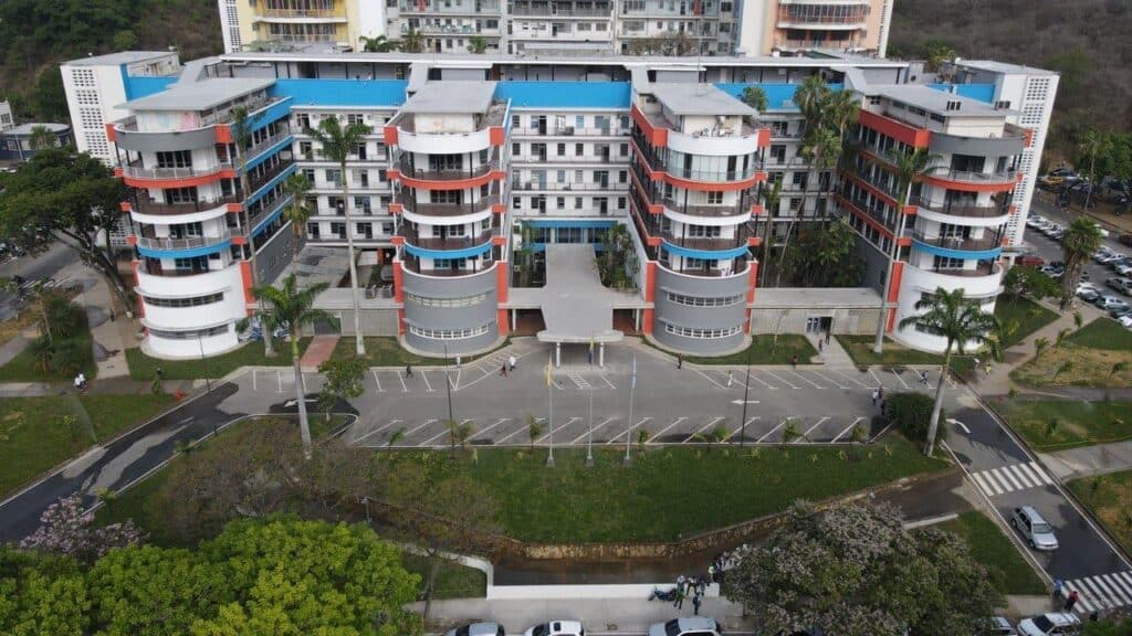 Aerial view of the restored University Clinical Hospital. Photo: Twitter/@@JacquelinePSUV.