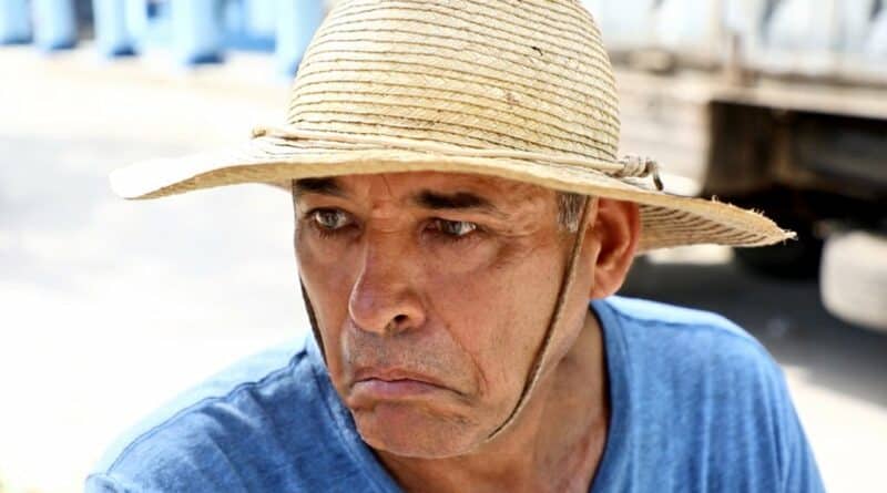 Have you seen any Chinese here? “No. Well… On 22nd Street there’s a Chinese family. But they’ve lived here since I was a child.” Photo: Luis de Jesús Reyes.