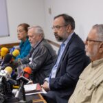 José María Casal, president of the Venezuelan opposition's National Primaries Commission, announcing the decision of organizing the primary elections without National Electoral Council assistance and without fingerprint scanners. Photo: Twitter/@RCR750.