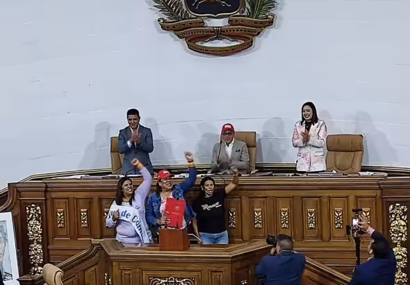 Venezuelan comuneros chanting and celebrating the approval of the Communal Councils Law Reform passed on Thursday, June 22, 2023, by the National Assembly. Photo: Twitter/@Asamblea_Ven.