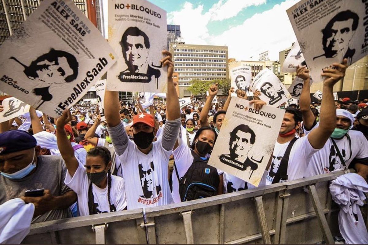 Protest in Venezuela with people holding signs demanding the freedom of Venezuelan diplomat Alex Saab. Photo: FreeAlexSaab.org/File photo.