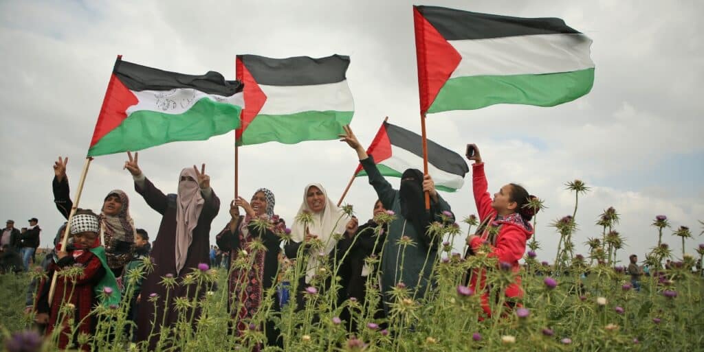 Palestinian women raising the Palestinian flag. File photo.