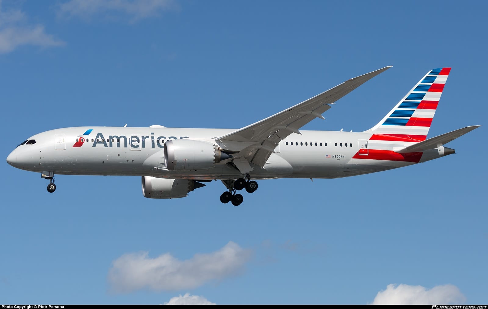 An American Airlines aircraft preparing to land at an airport. Photo: RedRavioVE/File photo.