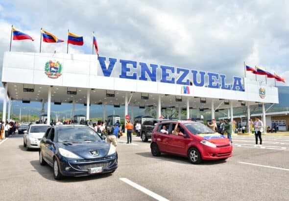 Cars crossing from Venezuela to Colombia at the Atanasio Giraldot International Bridge. Photo: Mayor's Office of Cúcuta/File photo.