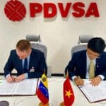 Both officials sign agreements for cooperation between the Venezuelan Petroleum Corporation and PetroVietnam. Photo: Twitter/@PDVSA.