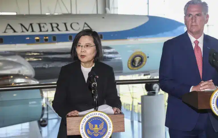 House Speaker Kevin McCarthy and Taiwanse President Tsai Ing-wen deliver statements to the press after a meeting at the Ronald Reagan Presidential Library in Simi Valley California on April 5, 2023 Photo: AP.