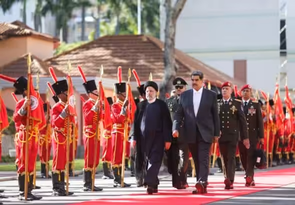 The official entry of Iranian President Ebrahim Raisi and Venezuelan President Nicolás Maduro to Miraflores Palace, Caracas, on Monday, June 21. Photo: Presidential Press. 