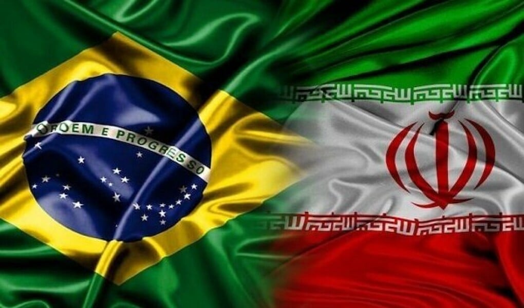 Brazil (left) and Iranian (right) flags. Photo: Kawsachun News.