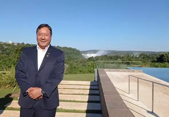 Bolivian President Luis Arce with the Iguazú Falls in the background. Photo: Ana Delicado Palacios/Sputnik.