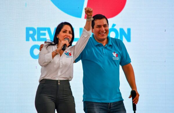 Luisa González and Andrés Arauz, the Citizen Revolution Movement candidates for the upcoming Ecuadorian elections. Photo: Alberto Zambrano/EFE/File photo.