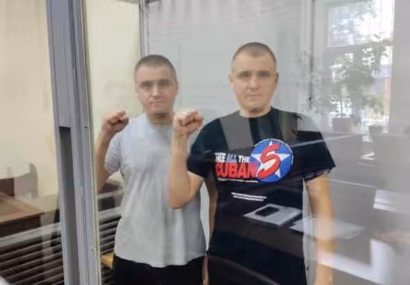 Aleksander Kononovich and Mikhail Kononovich appear for trial. Photo: via Facebook.