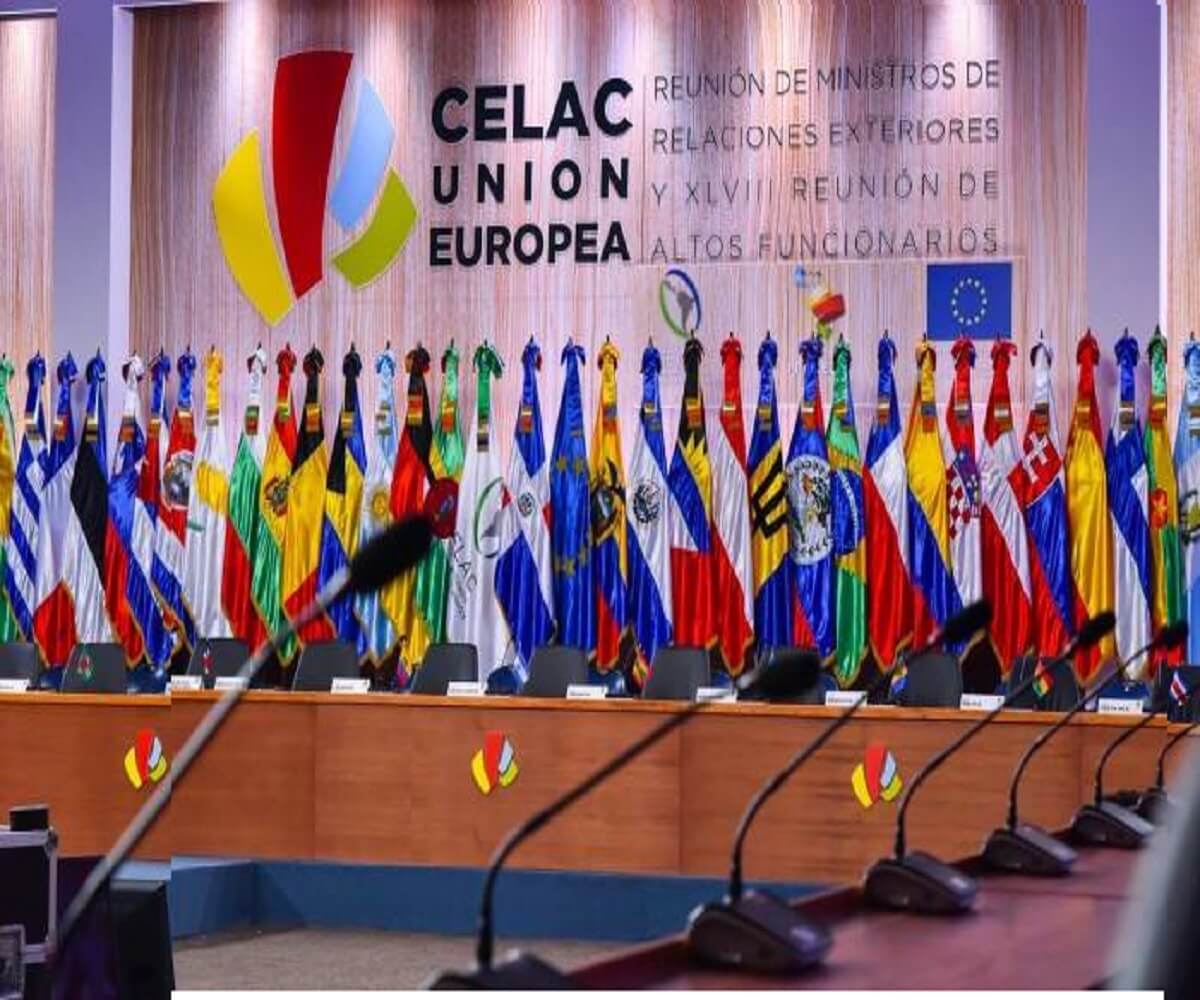Flags of CELAC and EU countries at the foreign ministers' summit of the two blocs. Photo: Últimas Noticias.