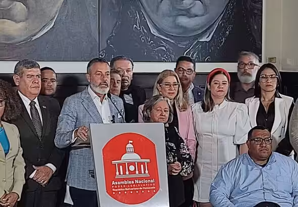 Venezuelan National Assembly Deputy José Gregorio Correa (center), vice president of the Electoral Nominations Committee, accompanied by other members of the committee, speaks to the press about the National Electoral Council rectors election. Photo: Twitter/@Asamblea_Ven.