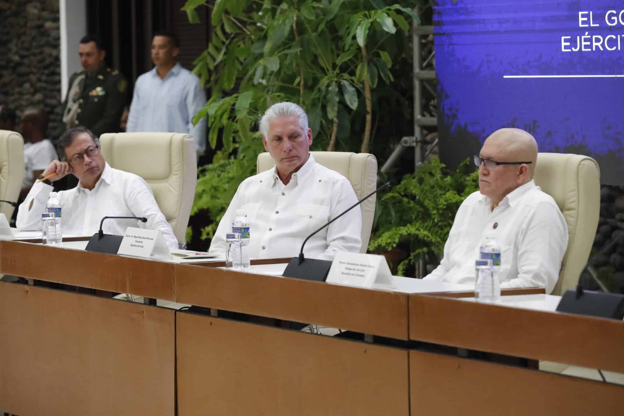 Colombian President Gustavo Petro (left) and ELN Commander Antonio García (right), with Cuban President Miguel Díaz-Canel (center) during the ongoing peace talks in Havana, Cuba. Photo: Presidency of Colombia.