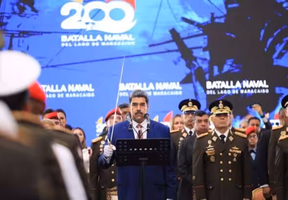 Venezuelan President Nicolás Maduro holding the saber of Simón Bolívar, during a ceremony for FANB officers on Tuesday, July 4, 2023. Photo: Twitter/@Educacion_MPPD.
