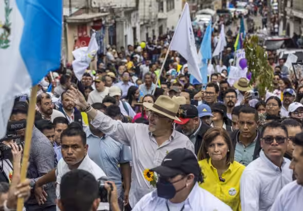 Bernardo Arévalo, candidate of the Movimiento Semilla party, during a political rally in Sacatepéquez, July 16, 2023. Photo: EFE.