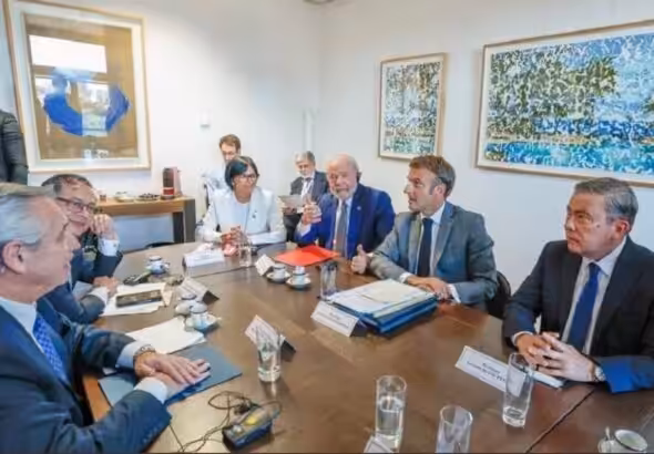 Meeting between Venezuelan Vice President Delcy Rodriguez, chief negotiator for the Unitary Platform Gerardo Blyde, and presidents Luiz Inácio "Lula" Da Silva (Brazil), Gustavo Petro (Colombia), Emmanuel Macron (France), and  Alberto Fernandez (Argentina). Photo: Ricardo Stuckert/PR.
