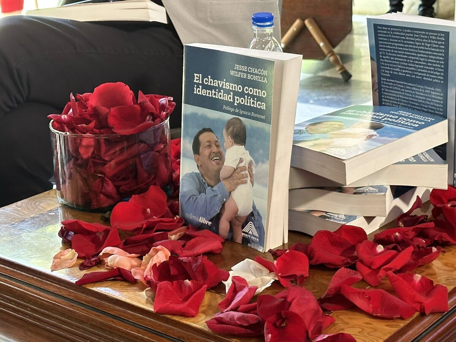 Book launch of "Chavismo as a Political Identity" which celebrated the ideological and historical legacy of Chávez and the Chavismo movement. Photo: Twitter/@JuanTeixeiraD.