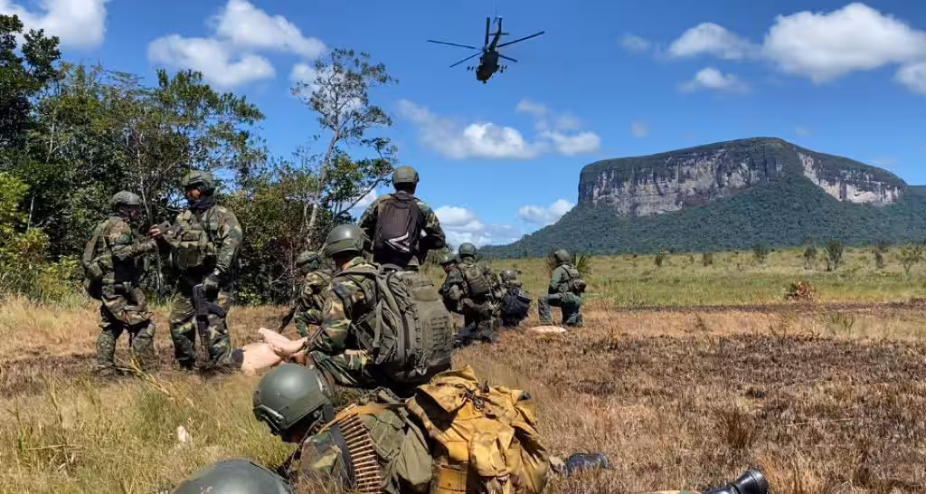 Venezuelan FANB soldiers, deployed in the south of the country to combat illegal mining practices. Photo: Twitter/@Redi-andes/File photo.