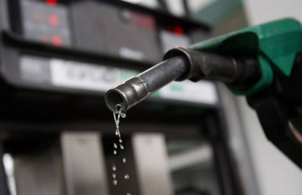 Tap for gasoline at a gas station. Photo: File photo. 