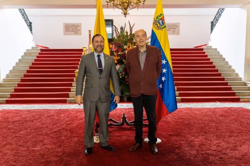 Venezuelan Foreign Minister Yvan Gil (left) and Colombian Foreign Minister Álvaro Leyva (right) in Bogota, Colombia, June 30, 2023. Photo: Twitter/@yvangil.
