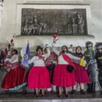 Aymara women denounce violent repression while resisting the Peruvian police in recent protests. Photo: EFE/Aldair Mejía.