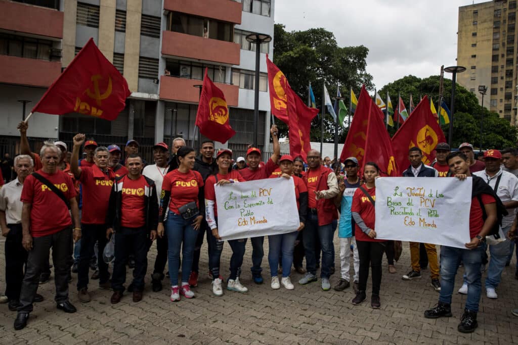 Members of the Communist Party of Venezuela demonstrate outside the Supreme Court of Justice in Caracas, July 10, 2023. Photo: Miguel Gutiérrez/EFE.