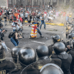 Protesters and police clash during the third takeover of Lima, July 19, 2023. Photo: La Republica.