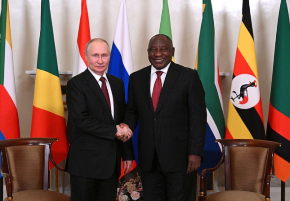 Russian President Vladimir Putin (L) with President of the Republic of South Africa Cyril Ramaphosa. Photo: Ramil Sitdikov, RIA Novosti, via Wikimedia Commons.