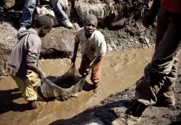 Children at work in a mine in Kamatanda, in the Katanga region of DR Congo, on July 9, 2010. Photo: Gwenn Dubourthoumieu/AFP.