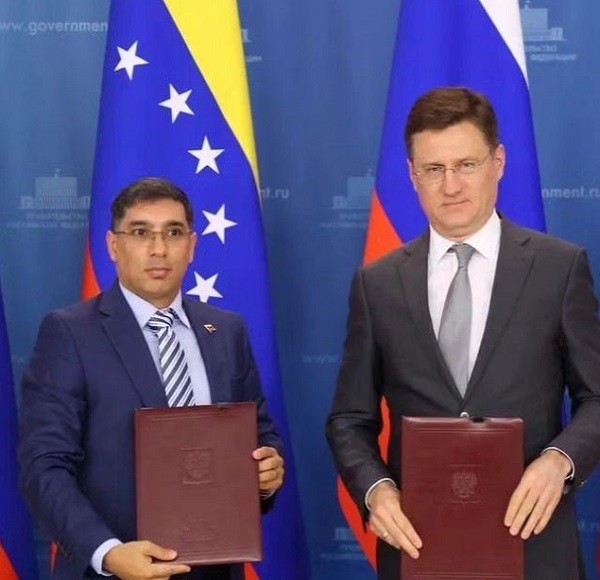 Minister Pedro Tellechea led the signing of the agreement. (Foto: PDVSA).