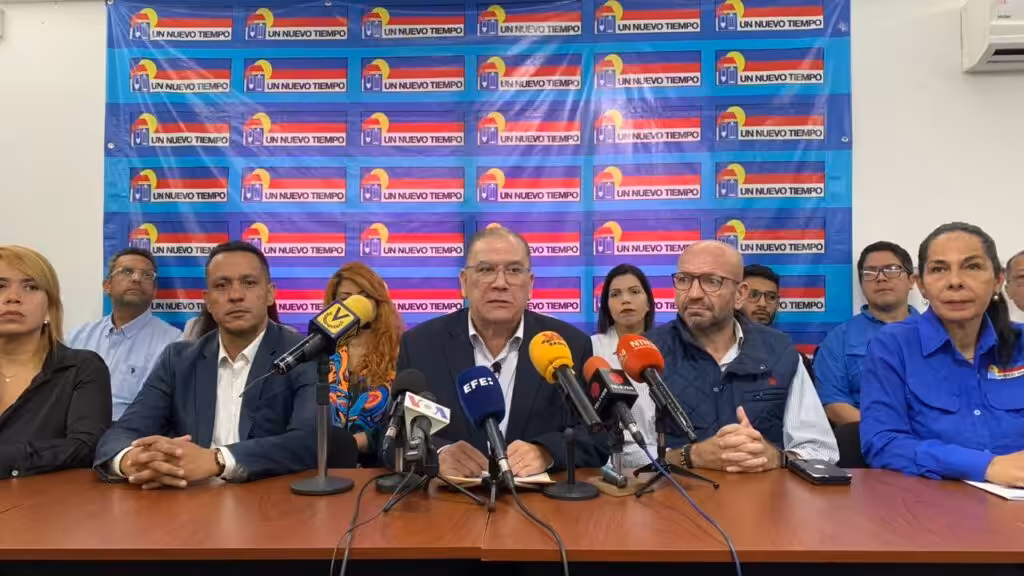 UNT's board informing on its decision of withdrawing from opposition primaries. Photo: RedRadioVE.