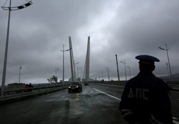 A police officer stands guard on a cable-braced bridge that connects Russky Island and Vladivostok in the city of Russian Far Eastern part of Vladivostok, Russia, Wednesday, Sept 5, 2012. Photo: AP.