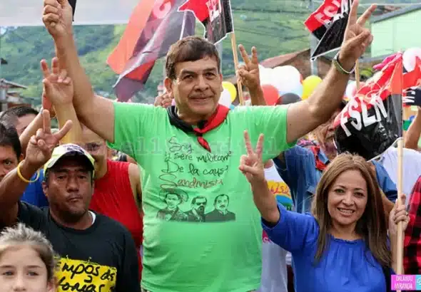 Sadrach Zelodón Rocha with his Vice Mayor Yohaira Hernández Chirino: Both have been subjected to personal sanctions in spite of a lack of evidence connecting them to deaths or other human rights violations during 2018. Photo: ondalocaini.com.
