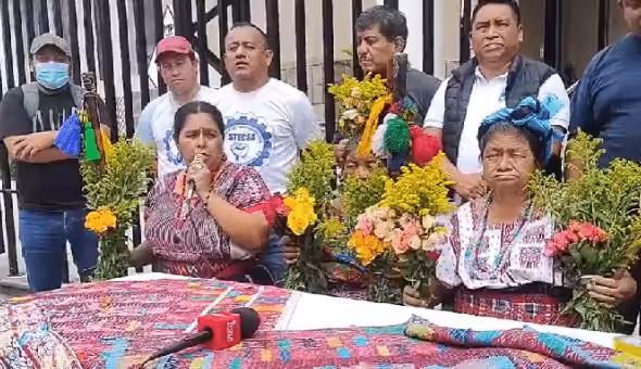 Palin Mayor Alida Vicente (L) at a press conference, Guatemala City, July 23, 2023. Photo: Twitter/@andread_gtv.