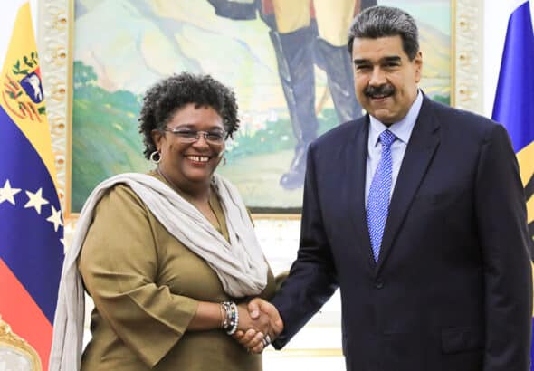 Venezuelan President Nicolás Maduro (right) shaking hands with Barbadian Prime Minister Mia Mottley (right) in Miraflores Palace, Caracas, July 8, 2023. Photo: Presidential Press.