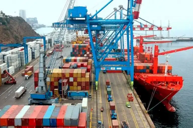 Dock at La Guaira Port near Caracas, the most important port in Venezuela. Photo: Unión Radio.