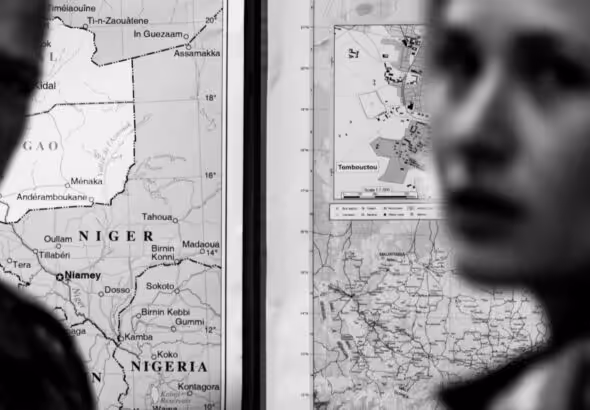 A map of Western Africa provides the backdrop for a brief during Western Accord at Harskamp, the Netherlands, July 24, 2015. Western Accord 2015 is a command post exercise that simulates Western intervention in Mali. Photo: US Army.