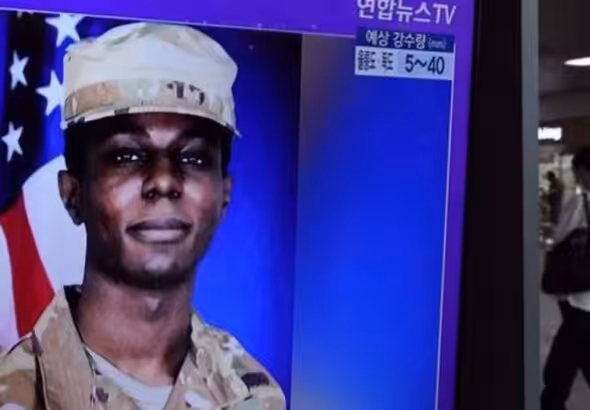 A TV screen shows a file picture of US soldier Travis King during a news program at the Seoul Railway Station in Seoul, South Korea, Monday, July 24, 2023. Photo: AP.