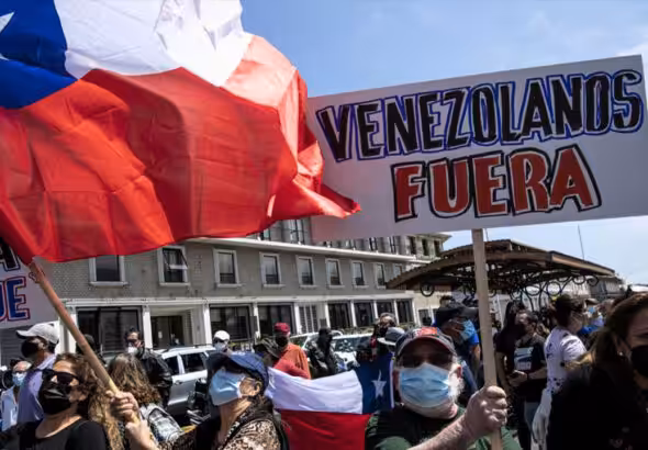 Chileans protesting the presence of Venezuelan migrants in Iquique, September 2021. Photo: Martin Bernetti/AFP/File photo.