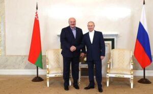 Russian President Vladimir Putin (R) met Belarus President Alexander Lukashenko, St. Petersburg, July 23, 2023. Photo: AFP.