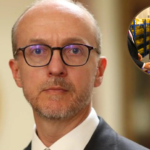 Photo composition showing the newly appointed UK chargé d'affaires to the government of President Nicolas Maduro in Venezuela, Colin Dick, next to an image of King Charles (HRH) holding an ingot of gold during a visit to the Bank of England. Photo: Orinoco Tribune.