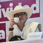 Colombian President Gustavo Petro drinking coffee during during a meeting with coffee growers in Pitalito, Huila department, on Wednesday, August 16, 2023. Photo: X/@infopresidencia.